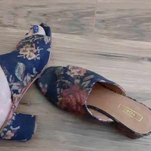 Blue tapestry sandals size 9US